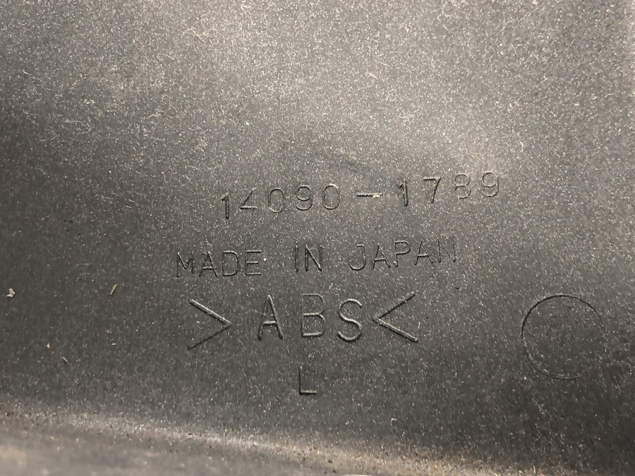 Kawasaki ZRX 1200 S ZRT20A [2001] - panel skříně vzduchového filtru levý panel s 12V zásuvkou