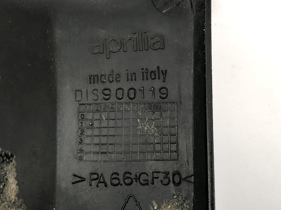 Aprilia RST 1000 FUTURA [2002] - Cladding Keel Disguise pod středem