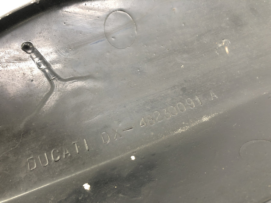 Ducati 900 SS [1991] - Zadní oplášťování pravého pláště