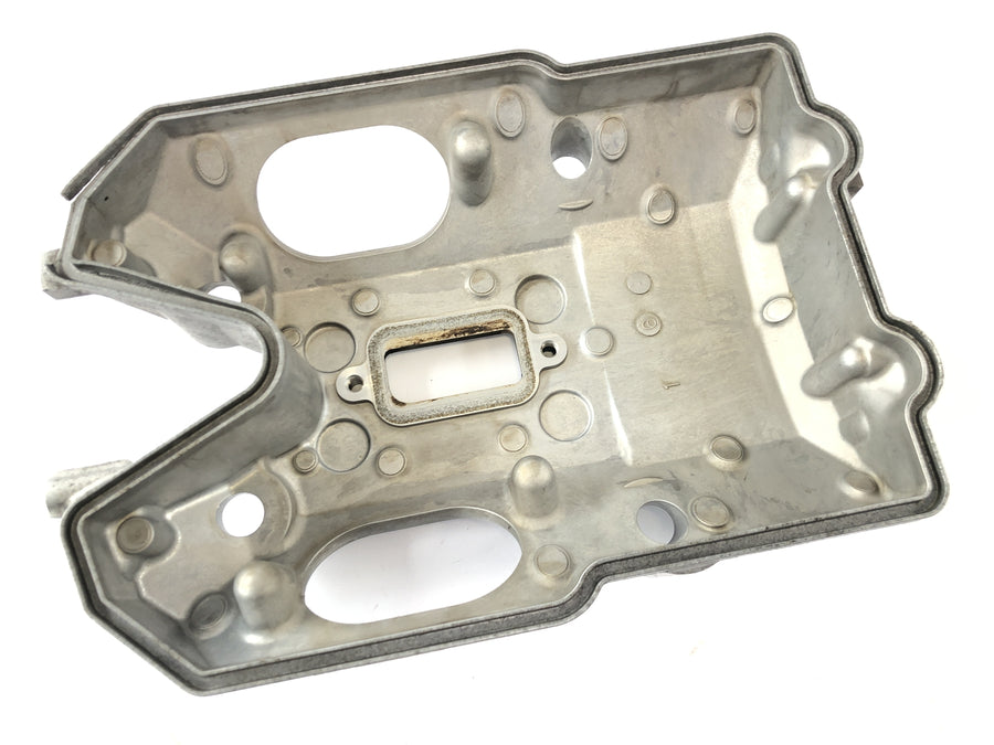 Suzuki VZ 1500 WVCU [2011] - Kryt ventilu zadního krytu motoru