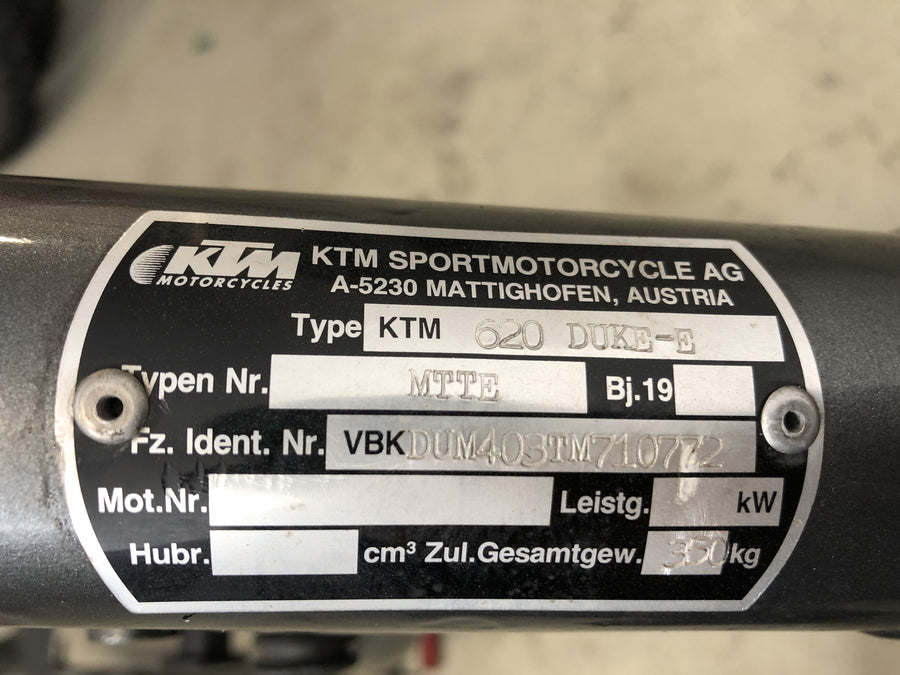 KTM LC4 DUKE 620 E [1996] - rám s papíry
