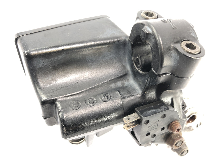 Kawasaki Zr7 ZR750F [1999] - Ruční čerpadlo brzdového válce na brzdovém čerpadlu přední páky