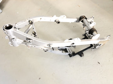 BMW F 650 GS R13 [2002] - rám s papíry