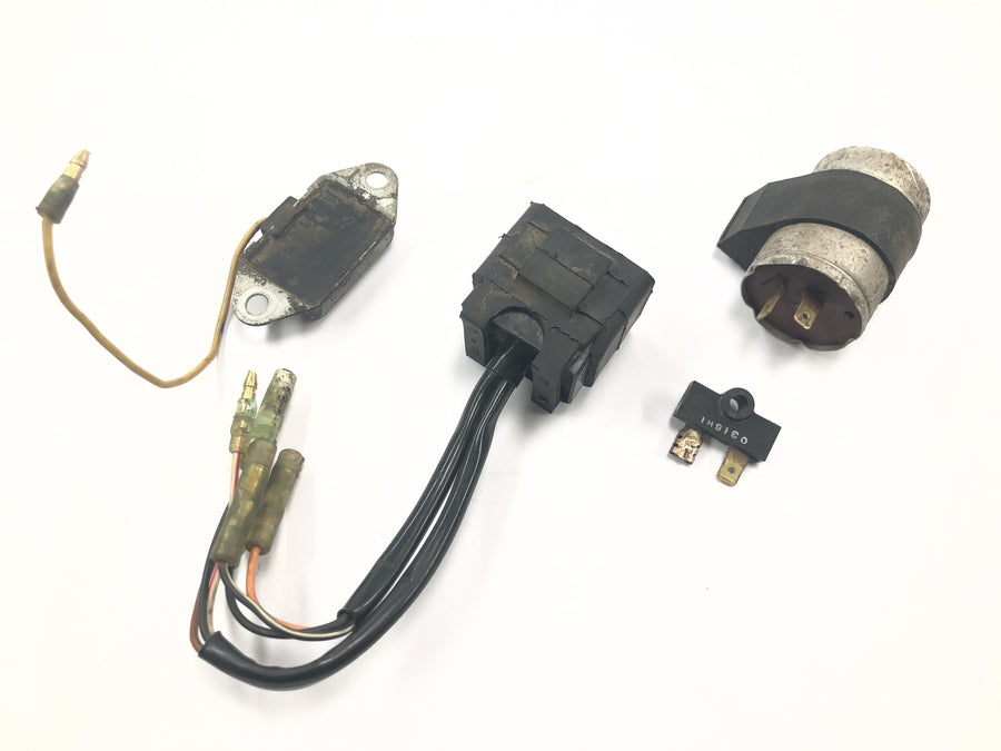 Yamaha DT 175 2K4 [1982] - svazek elektroniky relé