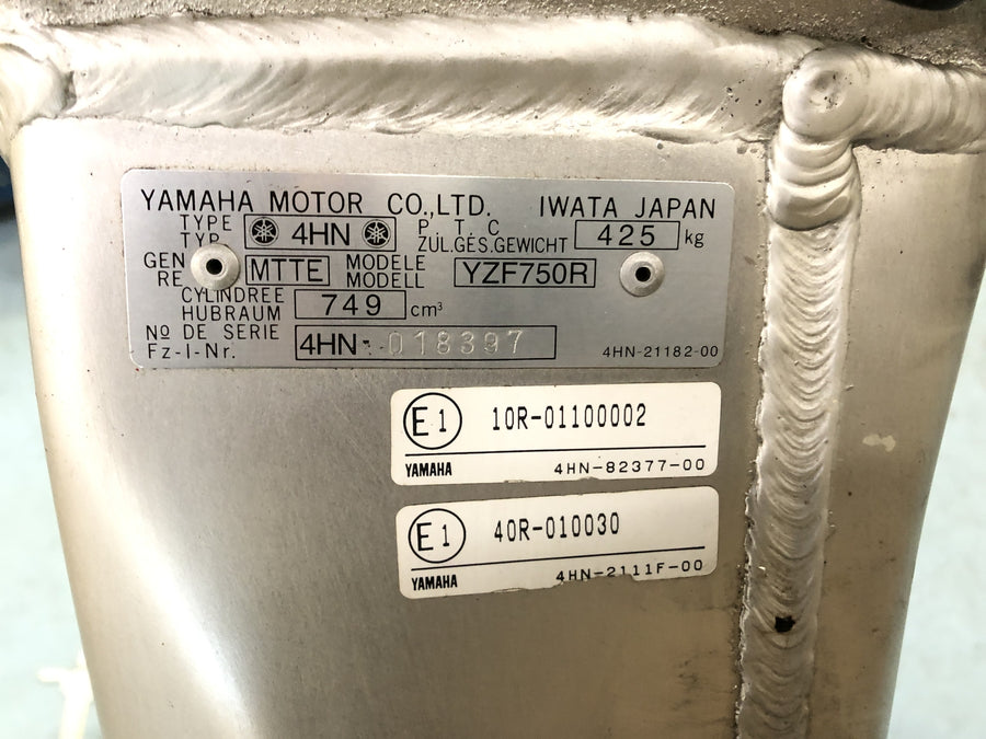 Yamaha YZF 750 R 4HN [1996] - rám s papíry