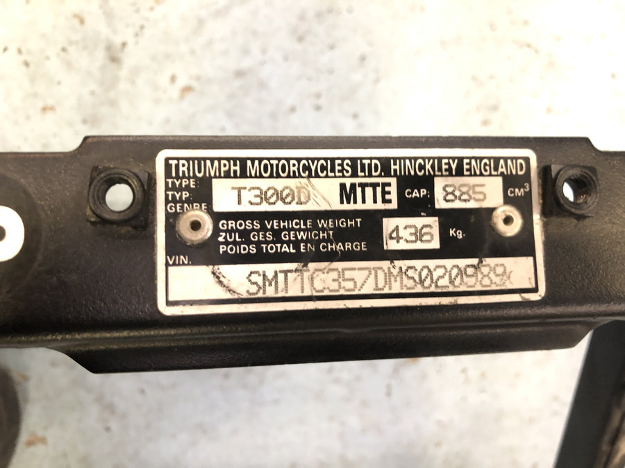 Triumph Daytona 900 T300D [1996] - Rám hlavního rámu s registračním dokladem vozidla