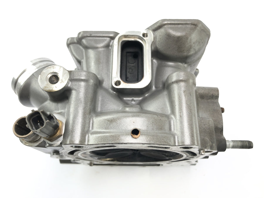 KTM 950 SM LC8 [2008] - hlava válce vzadu