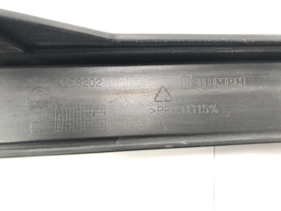 Triumph Daytona 955i T595N [2003] - Kryt ochrany proti zadnímu kola řetězu