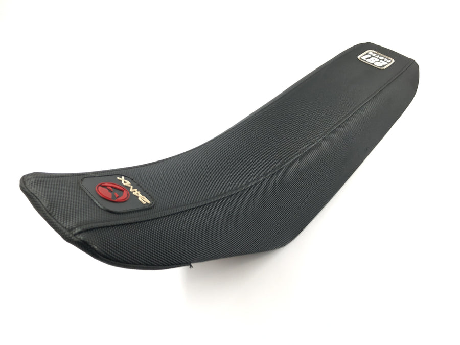 Suzuki RM Z 250 RJ41A [2007] - Sedák na lavici