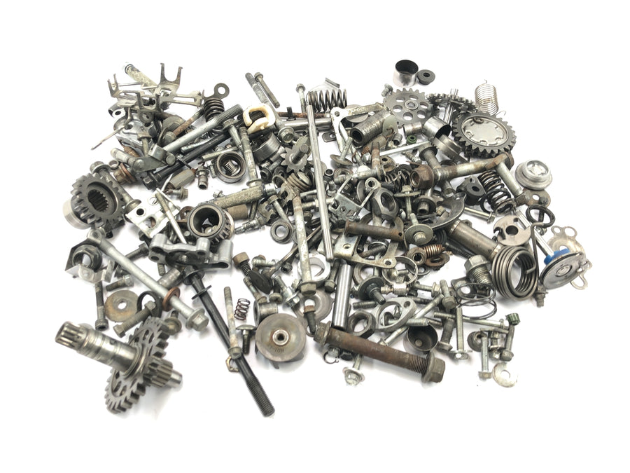 Suzuki RM Z 250 RJ41A [2007] - zbývající díly a šrouby smíšená spousta malých dílů