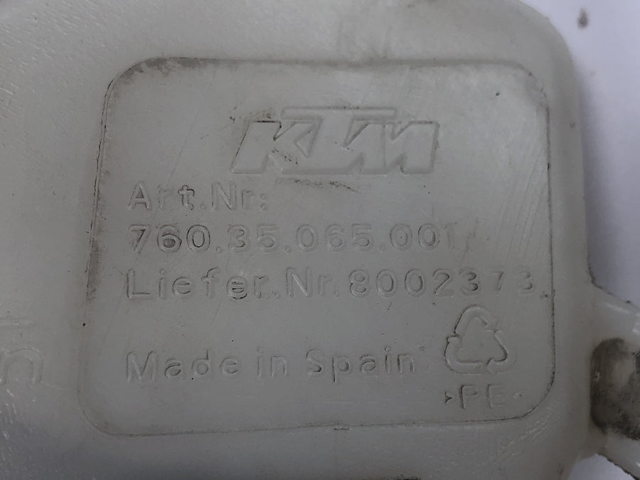 KTM Duke 690 A3 [2012] - Expanzní nádrž chladicí kapaliny, nádrž chladicí kapaliny, nádrž chladicího systému