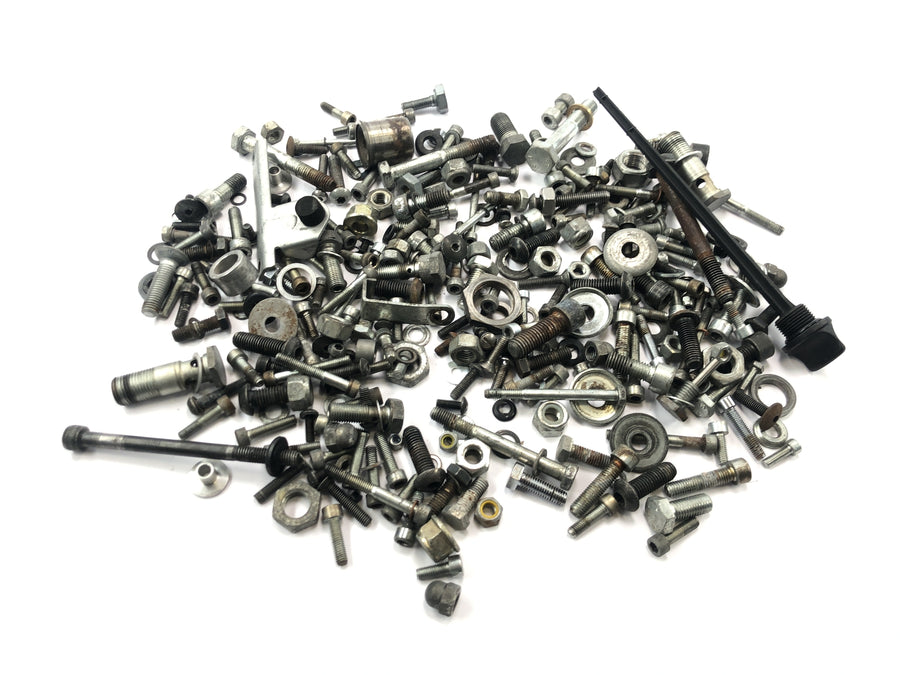 Moto Guzzi V10 Centauro [1998] - zbývající díly a šrouby smíchané spoustou malých dílů
