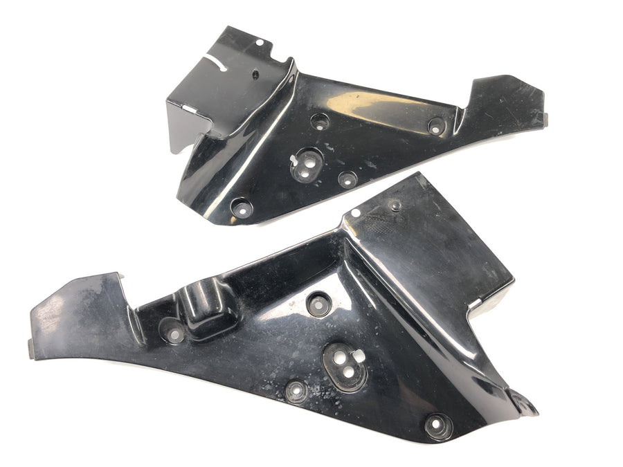 Honda CBR 900 RR SC28 [1994] - STRÁNKA INTERIOROVÝCH STRÁNKŮ