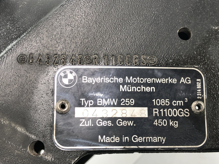 BMW R 1100 GS 259 [1995] - Hlava rámu rámu s papíry