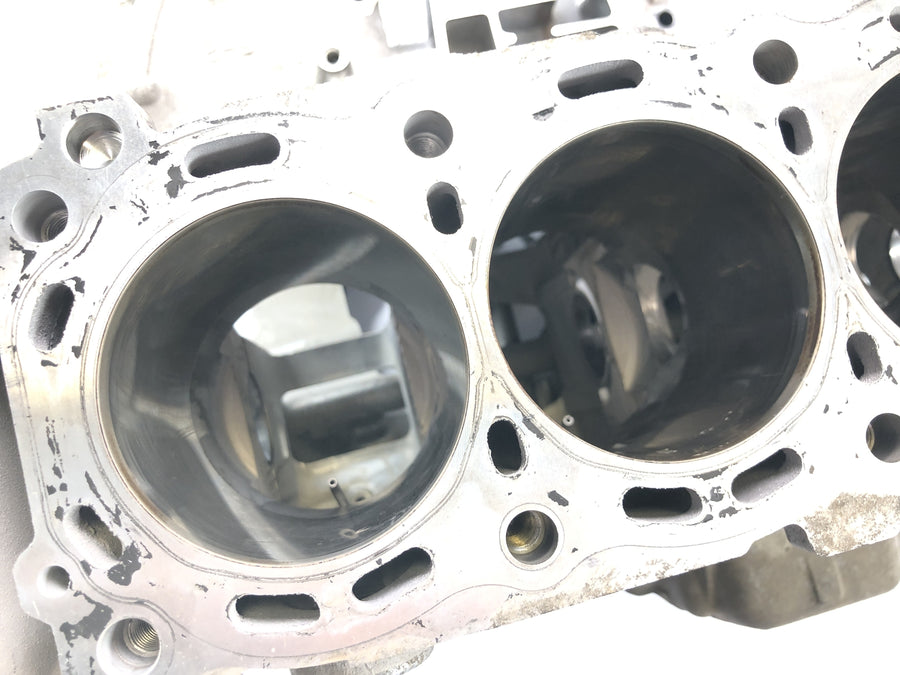 Suzuki GSX R 1000 WVBZ K3 [2003] - skříň motoru blok válců blok motoru s písty