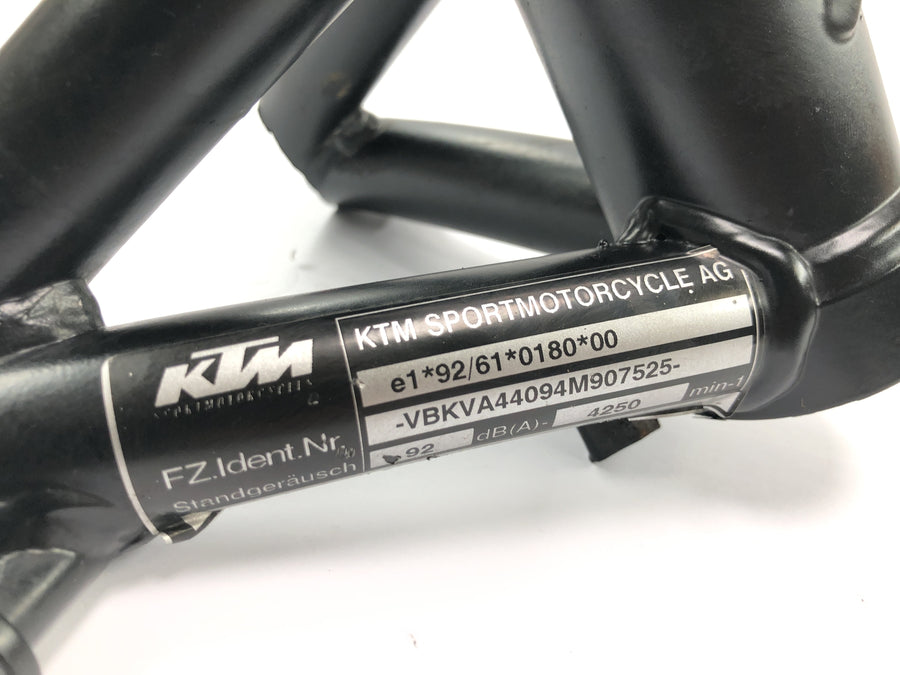 KTM 950 Adventure LC8 [2004] - Rám hlavy řízení s papíry