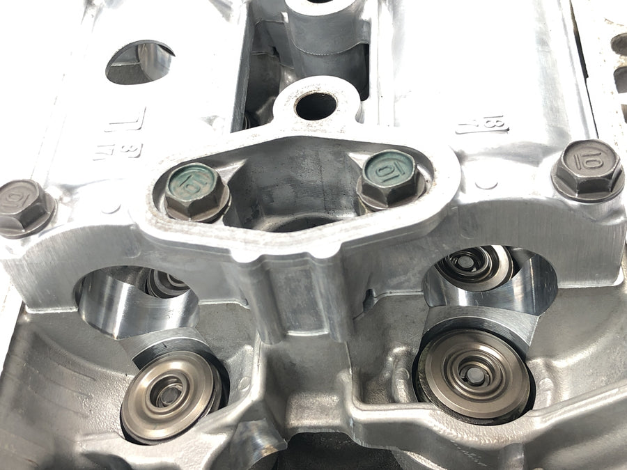 Honda CBR 1000 RR SC59 [2008] - Hlava válců, hlava ventilu, pouzdro hlavy válců