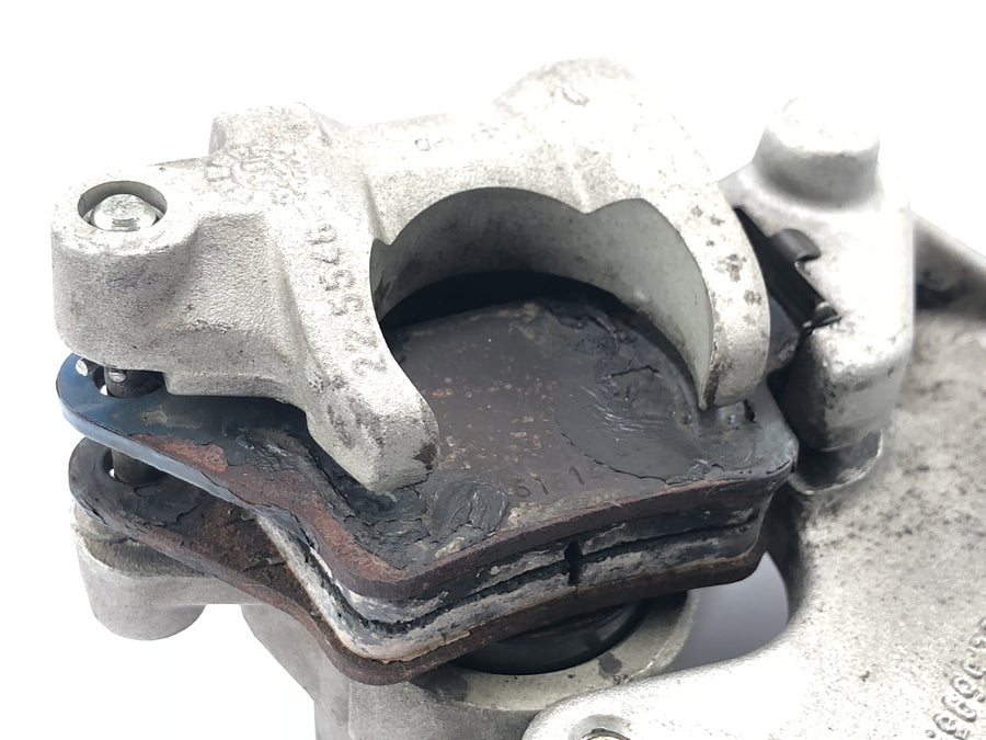 Husqvarna TE 610 H6 8AE [TE 570 H7] - Brzdový třmen Brembo zadní brzda s kotevní deskou