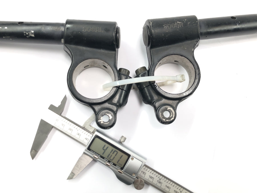 Suzuki GSX R 1100 GU74C [1987] - pahýl řídítek nacvakávací pár řídítek levý pravý přední 41 mm