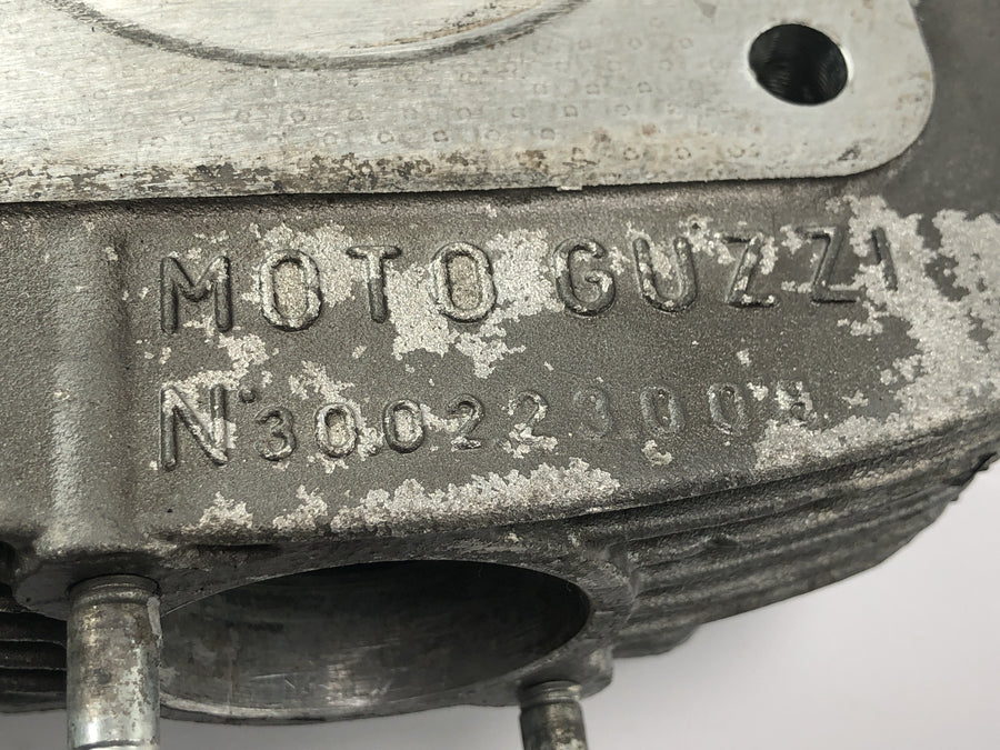 Moto Guzzi V10 Centauro [1998] - hlava válců pravá hlava ventilu