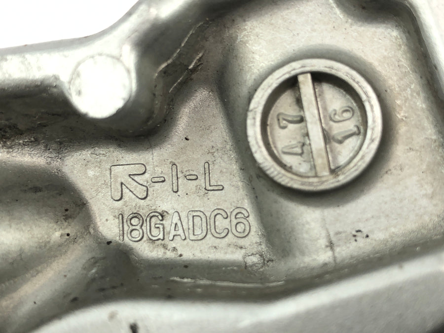 Suzuki GSX R 1000 WVBZ K3 [2003] - stupačky spolujezdce s držákem levý a pravý pár