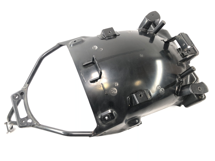 Suzuki VZ 1500 WVCU [2011] - vnitřní obložení blatníku zadní blatník
