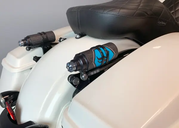Harley-Davidson FLTRXL 1923 Road Glide Limited 117 [2026] - REVO ARC Remote Reservoir Außenbefestigung – Bild 8