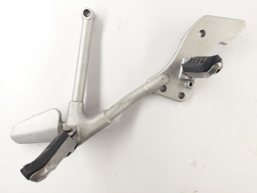 Moto Guzzi Stelvio 1200 4V [2008] - držák Rast Right Footrest