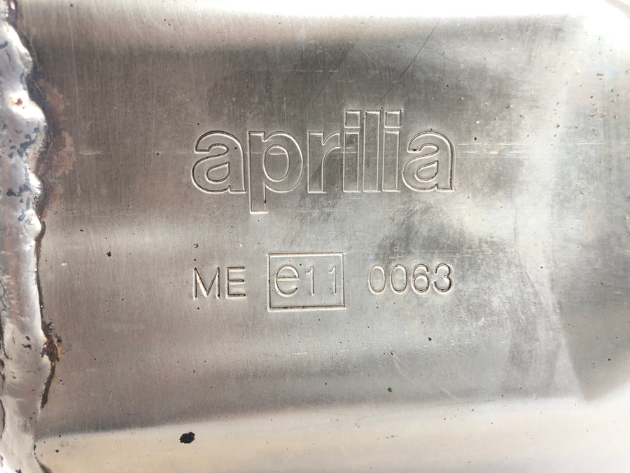 Aprilia Mille RSV 1000 ME [1999] - Výfuk definovaný tlumič