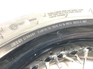 Moto Guzzi Stelvio 1200 8V [2011] - Detailní pohled na ráfek zadního kola