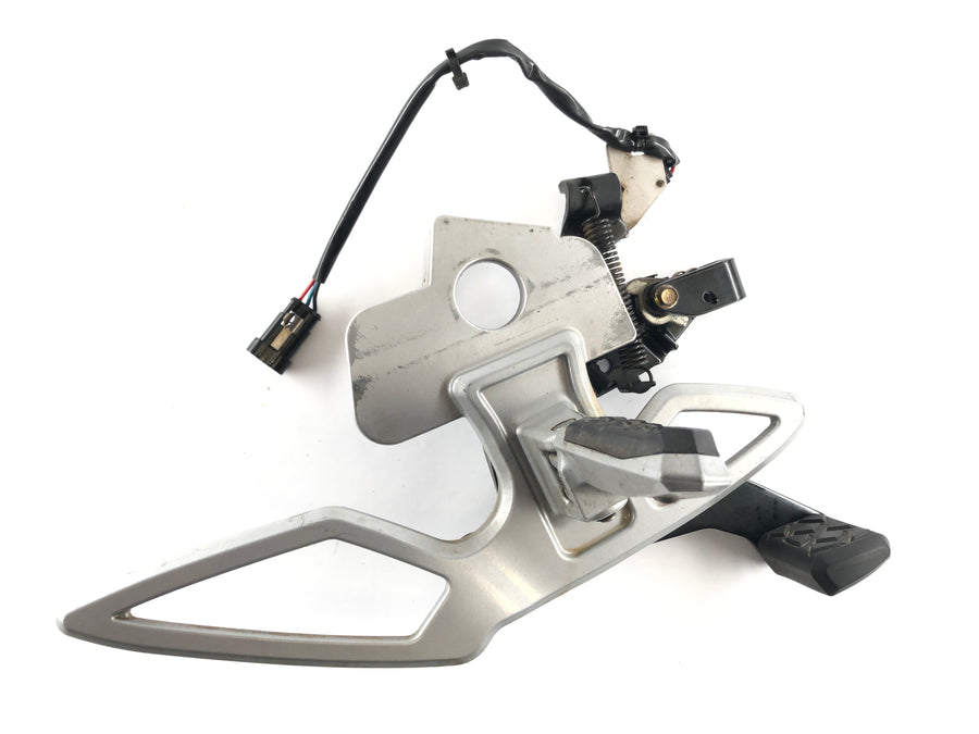 Can On The Spyder SM5 [2009] - Footrest Driver's Footrest vlevo s pedálem pro vás parkovací brzdu