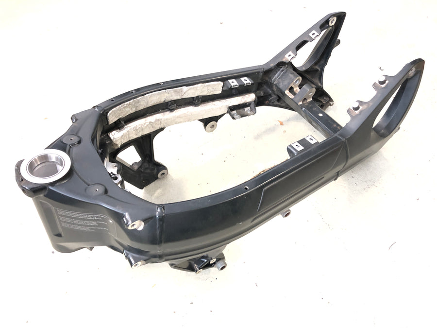 BMW F 800 ST [2006] - rám s papíry