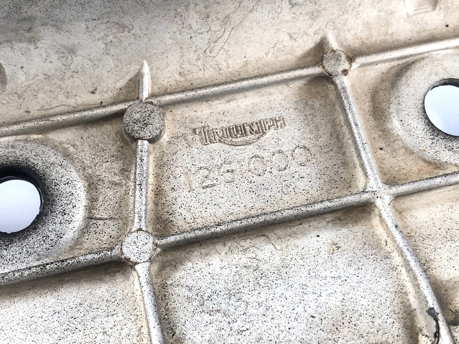 Triumph Speed ​​Triple 955i T509 [1997] - víko ventilu