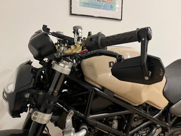 Univerzální koncové zrcátko motocyklu [E-mark] - zpětné zrcátko hliníkové černé detailní pohled
