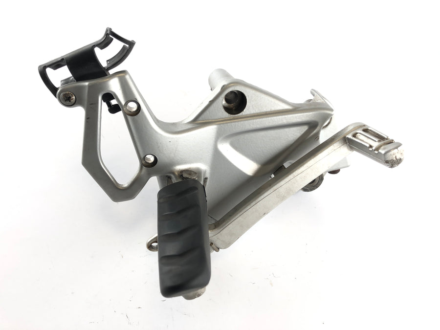 BMW F 800 S [2007] - Footrest vpravo s držákem a brzdovým pedálem