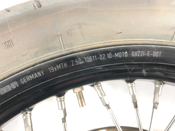 Moto Guzzi Stelvio 1200 8V [2011] - Detailní pohled na ráfek předního kola