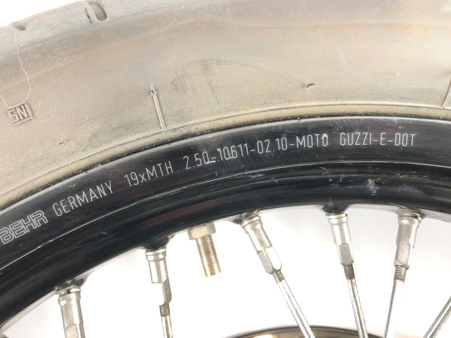 Moto Guzzi Stelvio 1200 8V [2011] - Detailní pohled na ráfek předního kola
