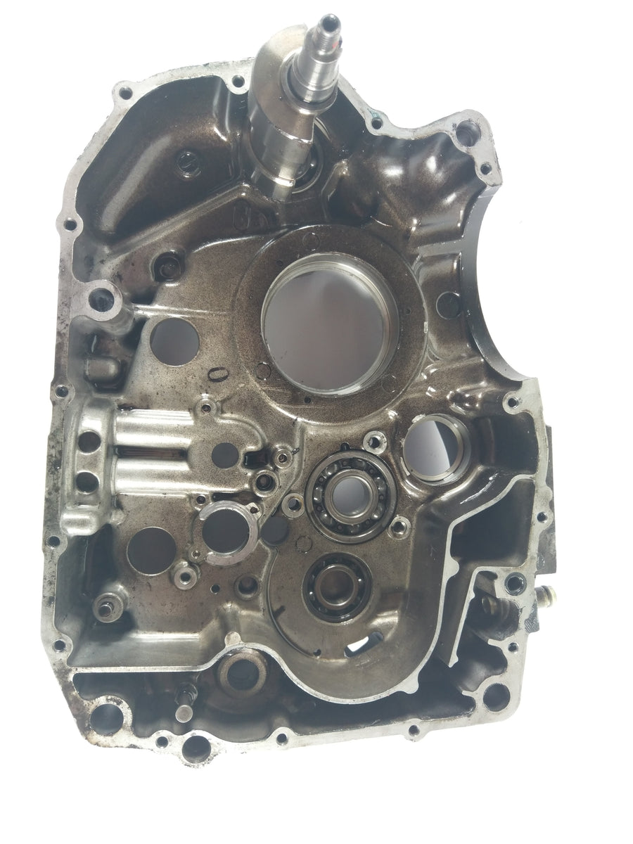 Suzuki DR 650 SP42B - Motor domy vpravo s bažinovým filtrem a vyvažovacím hřídelem