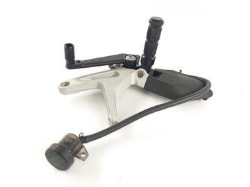 Husqvarna 701 Vitpilen [2018] - Footrest s držákem a nožní brzdovou čerpadlem vpravo - 0