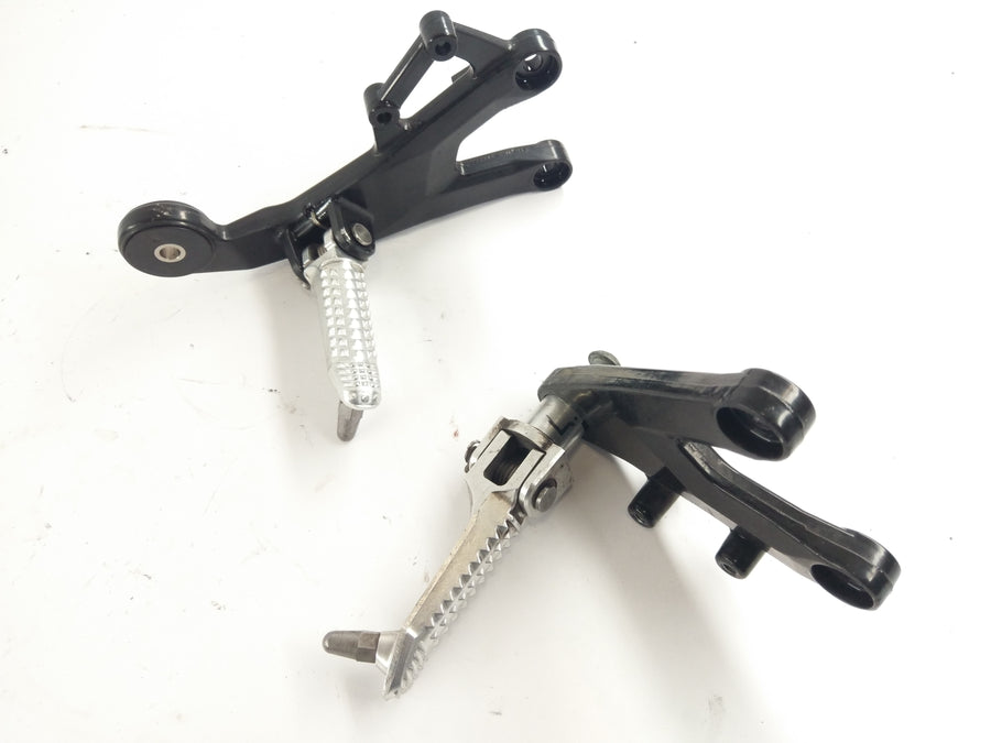 BMW S 1000 RR K10 [2010] - Footrest Footrest's Footrests s držitelem vlevo a vpravo