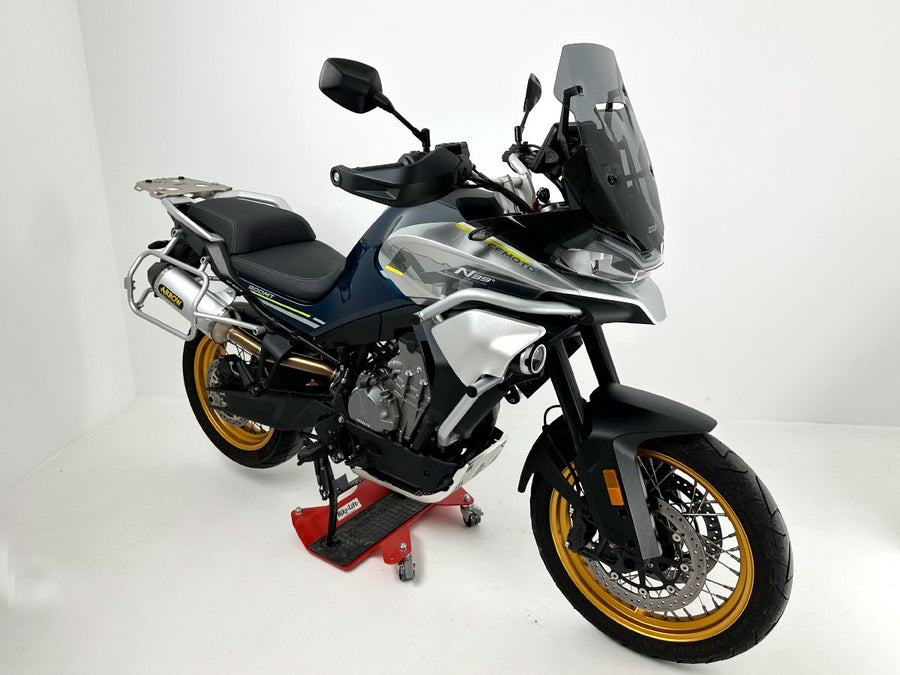 CF Moto 800 MT Sport [2022–2026] – Standardní čelní sklo – Pohled 10