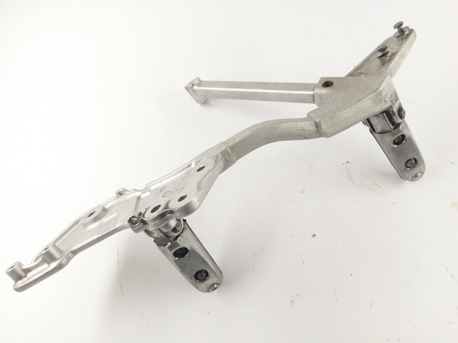 Moto Guzzi Stelvio 1200 4V [2008] - držák Rast Right Footrest